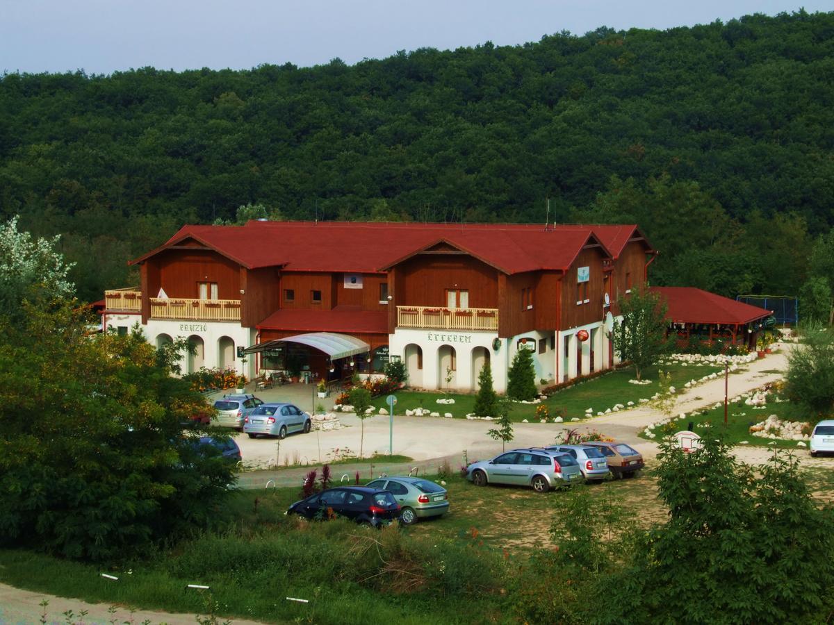 Bed and Breakfast Pollushof Panzio Es Etterem Csolnok Exteriér fotografie
